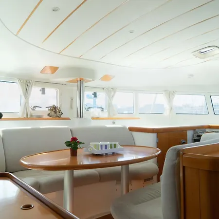 Catamaran Orion Botel *