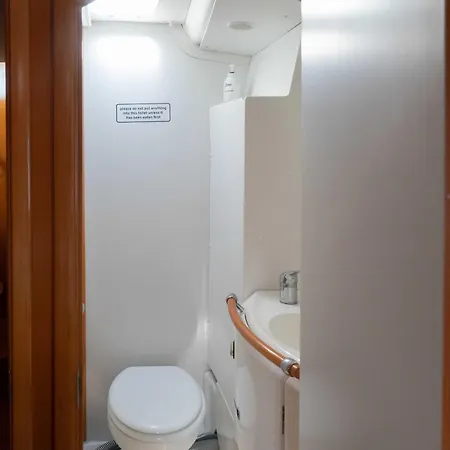 보트호텔 Catamaran Orion *