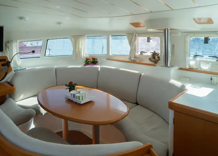 Catamaran Orion * Vigo