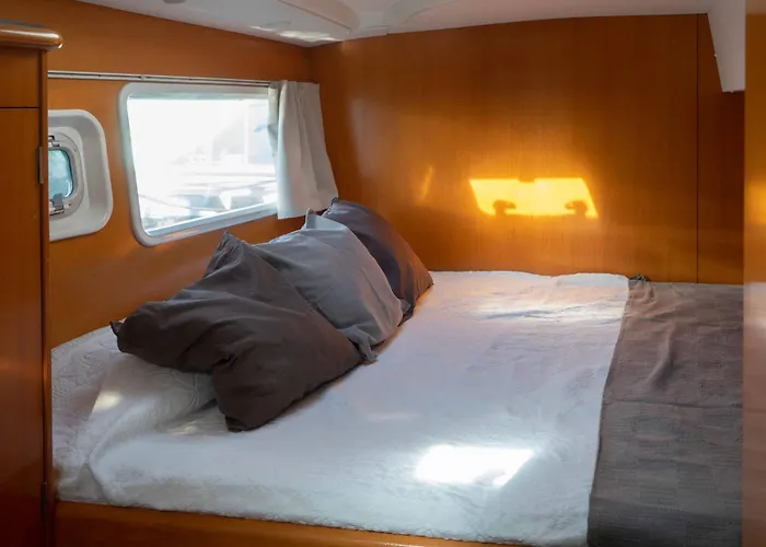 Catamaran Orion * Vigo